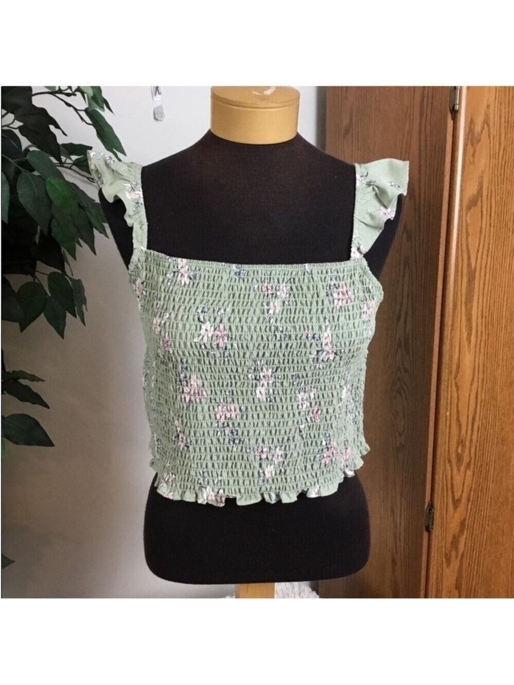 Lily Rose smocked crop top Woman’s Juniors XL sage peach blue stretch